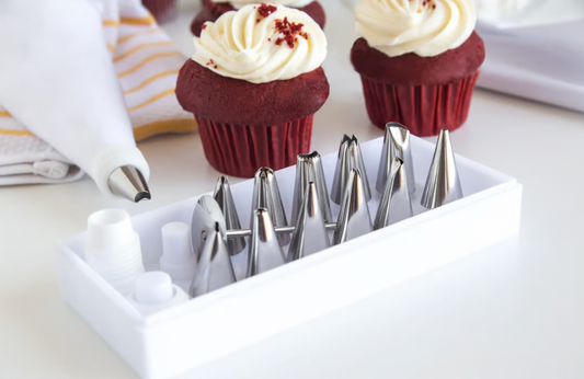 17 Piece Cake Decorating Tip Set